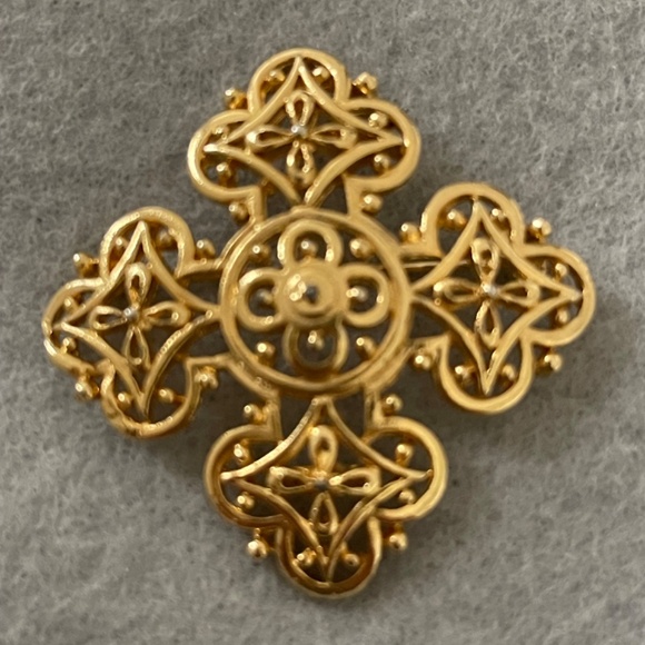 Vintage Gold Tone Lisner Brooch Maltese Filigree Cross Quatrefoil - Picture 7 of 8